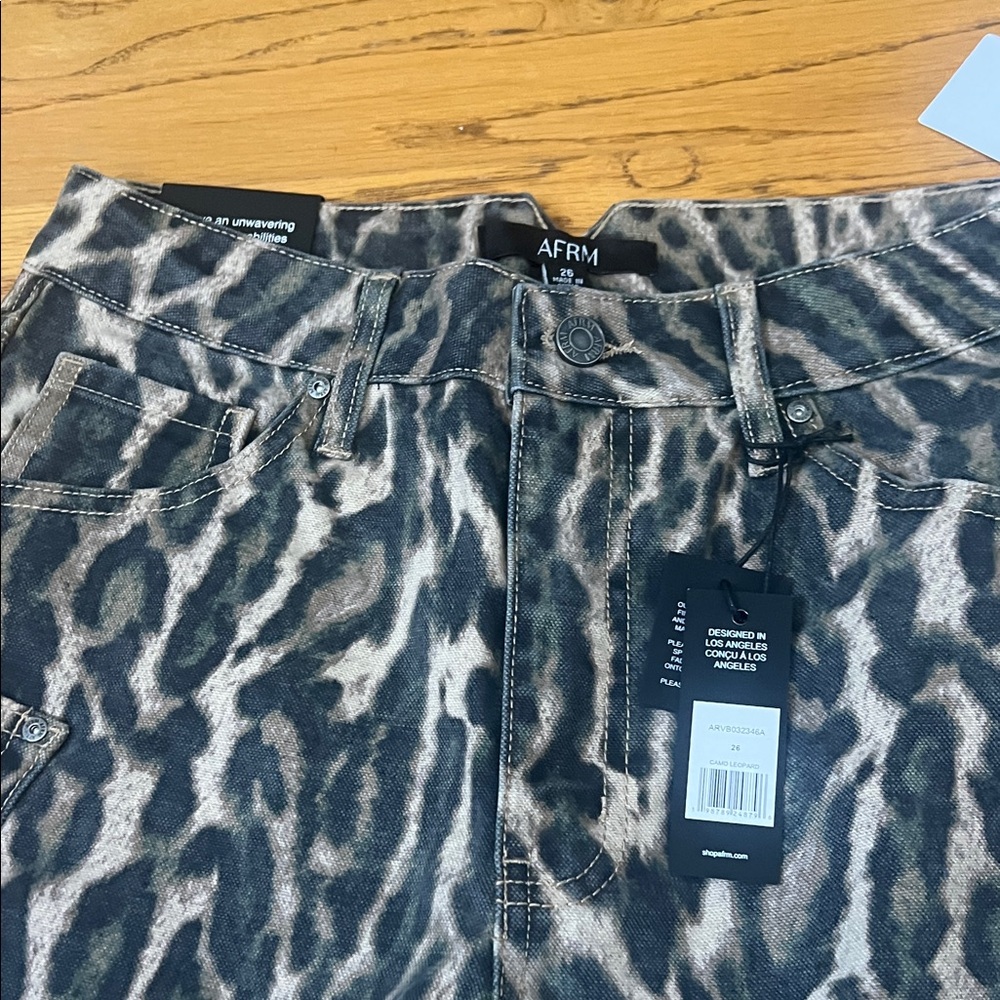 AFRM Bexley Leopard Barrel Leg Jeans size 26 - Picture 4 of 9